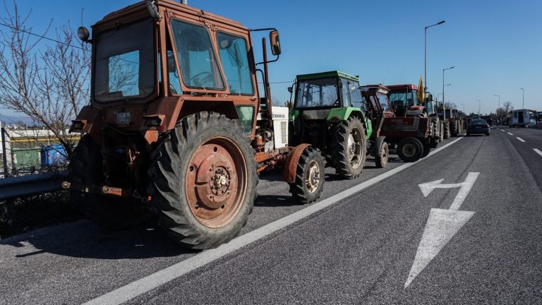 Αγρότες: Κλιμακώνουν τις κινητοποιήσεις και ζητούν συνάντηση με Μητσοτάκη