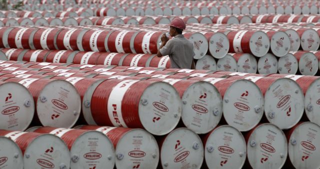 Πετρέλαιο: Υποχωρεί ελέω αποθεμάτων και lockdown Κίνας 