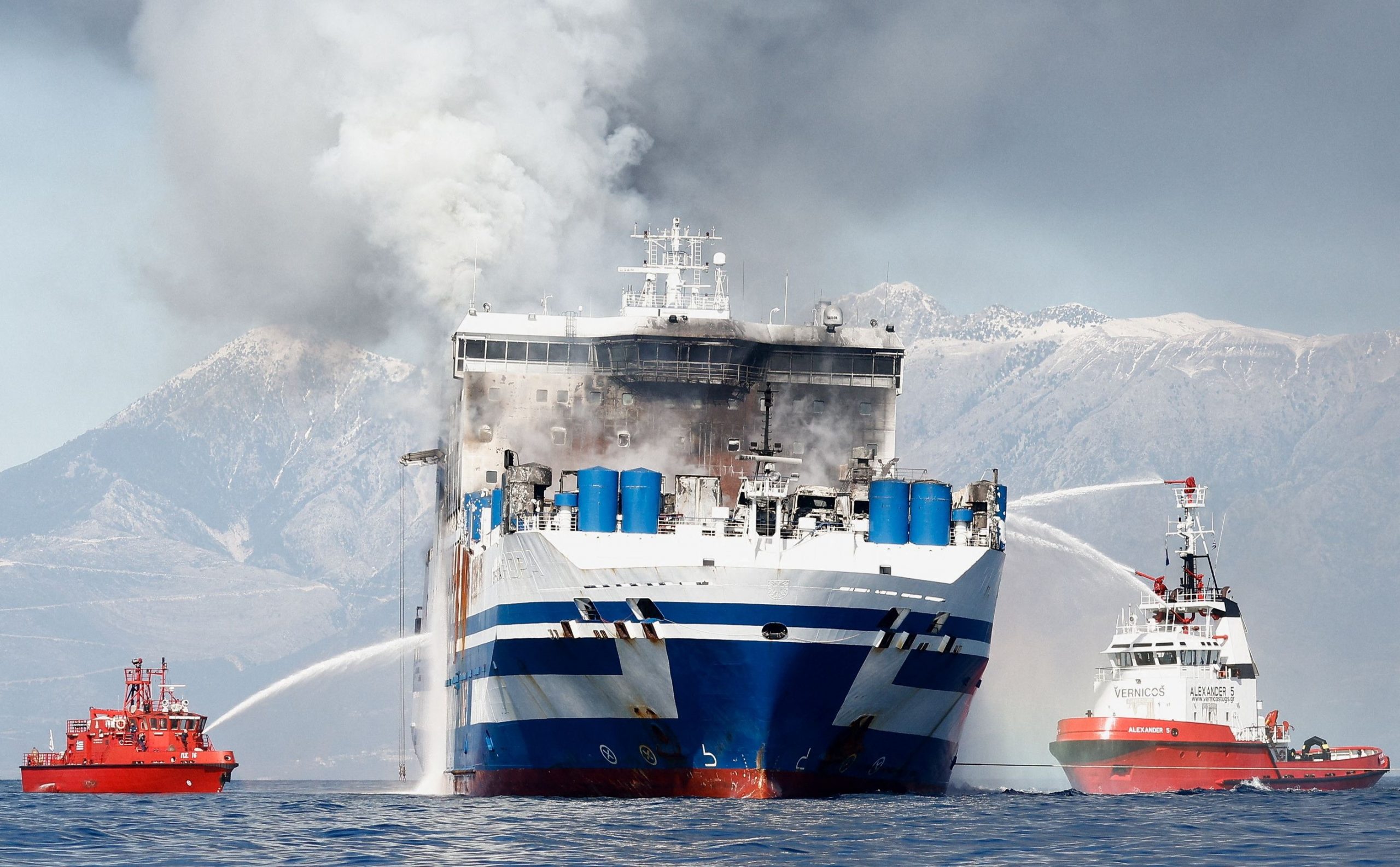 Κέρκυρα: Κατάθεση έδωσαν ο πλοίαρχος και δύο μηχανικοί του φλεγόμενου πλοίου