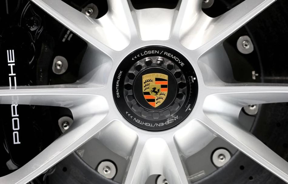 Porsche: Βλέπει ρεκόρ πωλήσεων και το 2022