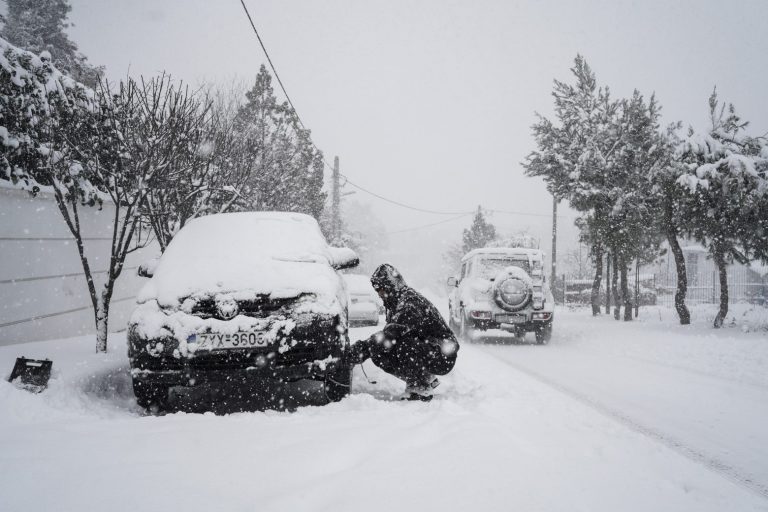 Drivers’ tests in Greece to now include snow chain placement