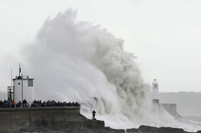 Βρετανία: Νέα προειδοποίηση για πολύ ισχυρή καταιγίδα που θα… συμπληρώσει τις καταστροφές της Γιούνις