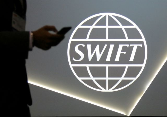 Ρωσία: Ζήτημα ημερών ο αποκλεισμός της από το SWIFT