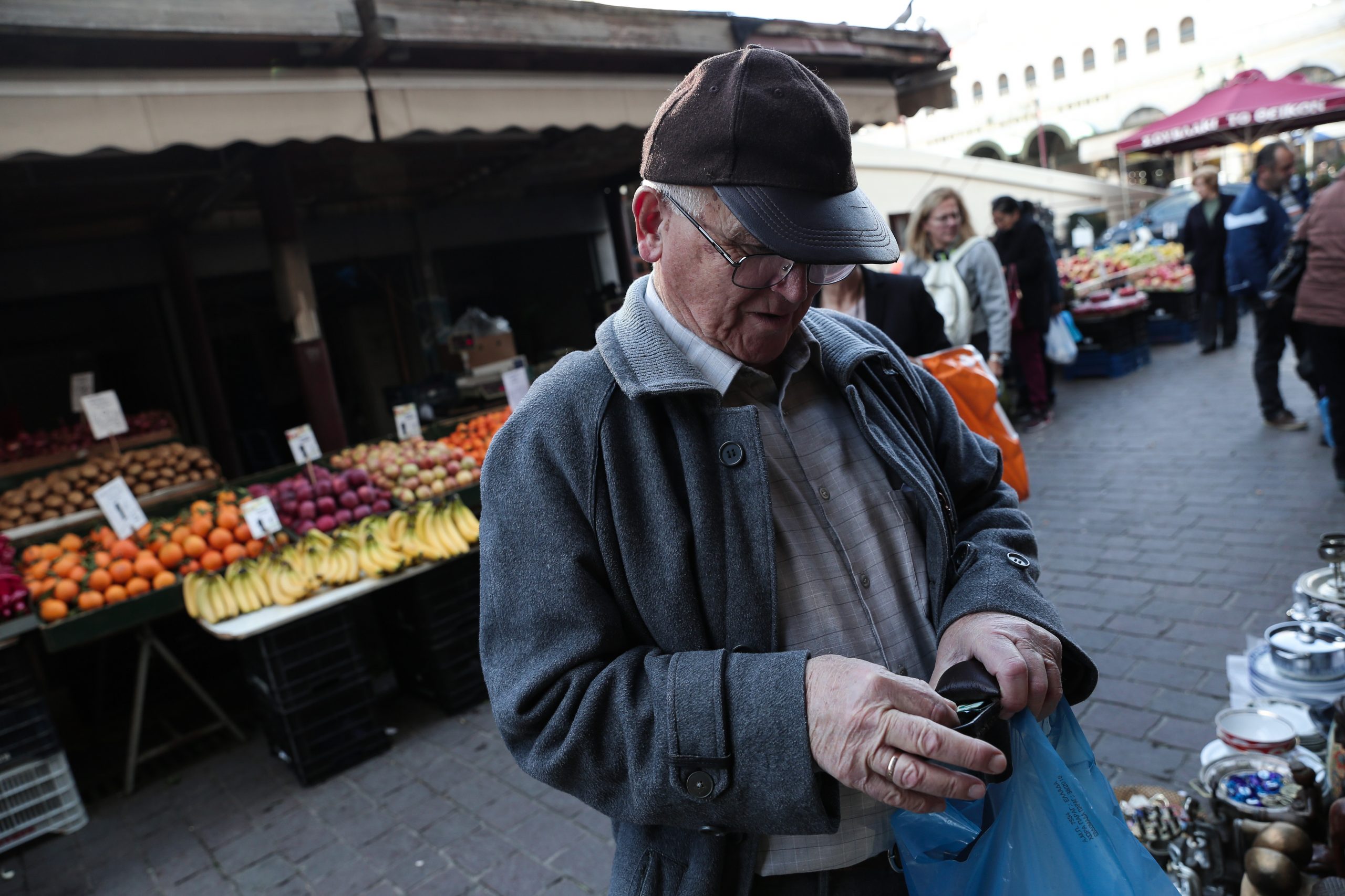 Hellenic Statistical Authority: Greeks are ageing and…divorcing