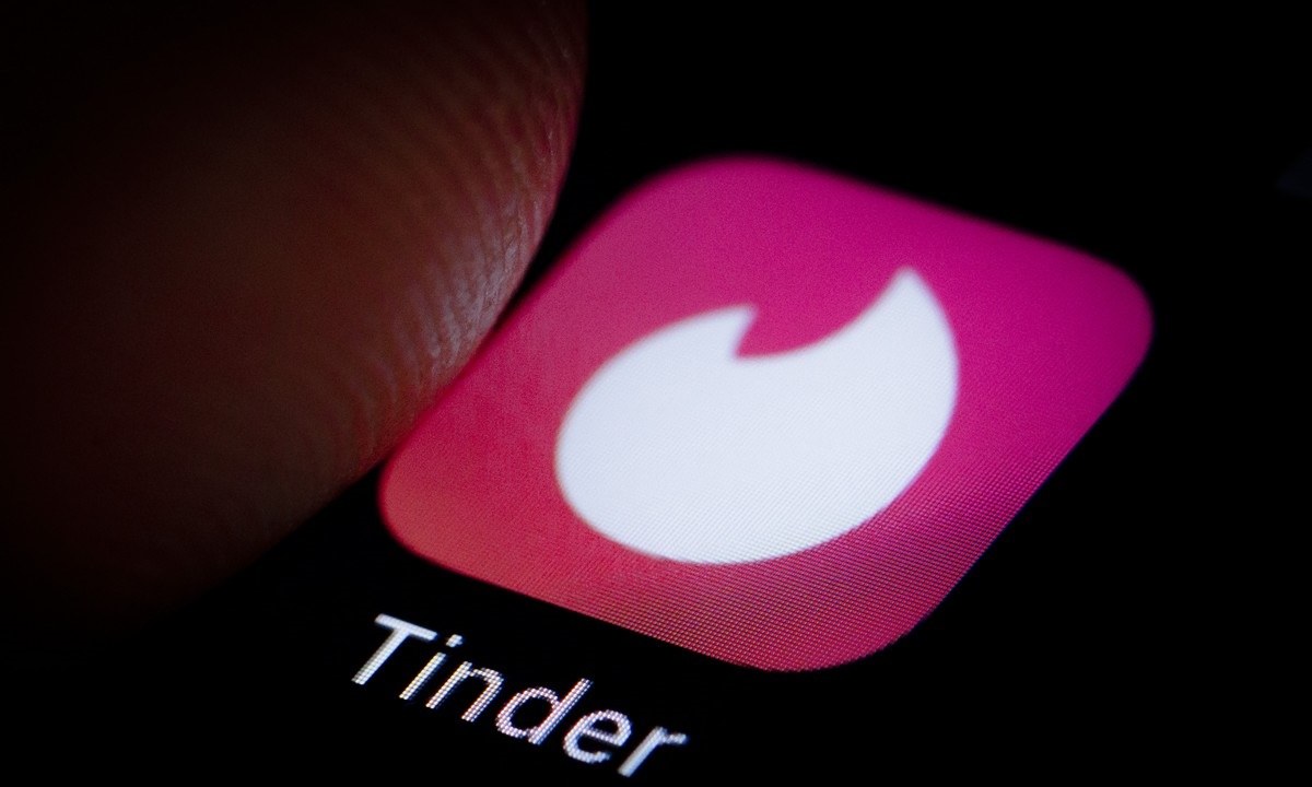 Tinder: Η αναζήτηση συντρόφου μέσω διαδικτύου αύξησε τα έσοδα