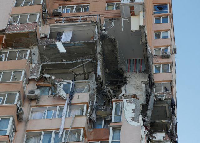 LIVE: Ολομέτωπη επίθεση από τη Ρωσία – Νεκροί ομογενείς κοντά στη Μαριούπολη – «Ώρα μηδέν» για το SWIFT