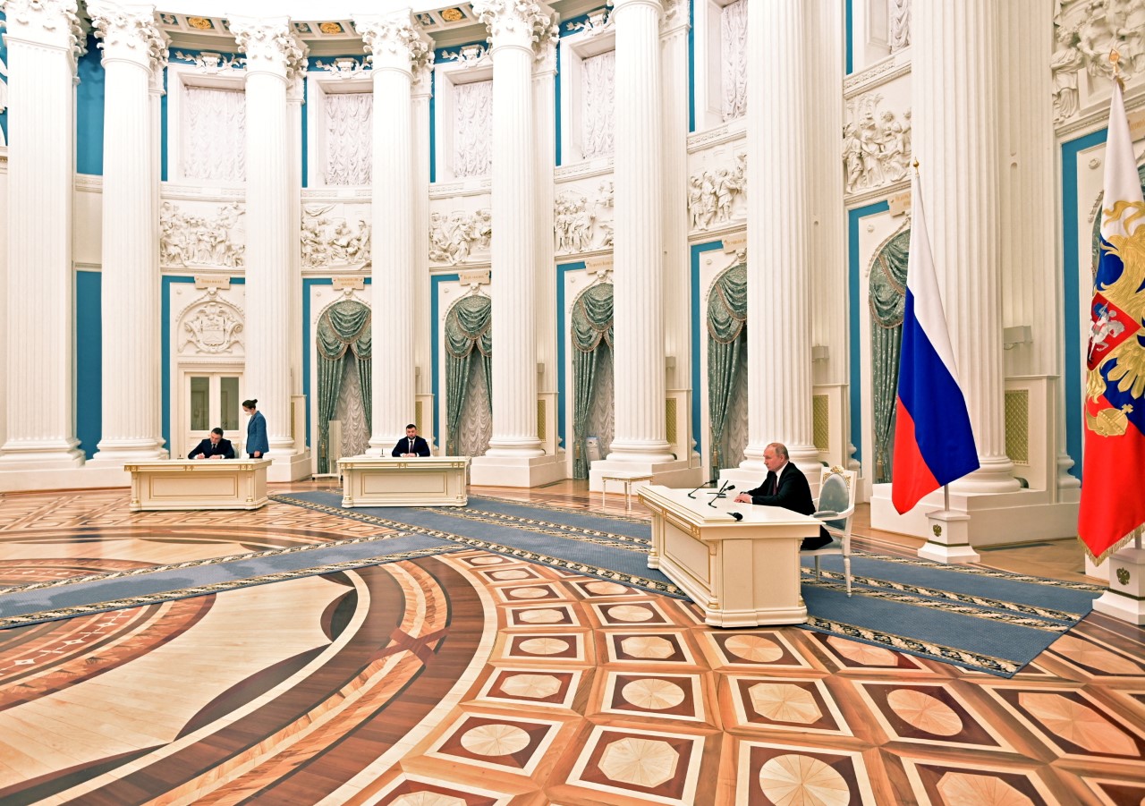 Βρετανία: Ρωσικές τράπεζες και ολιγάρχες βάζει στο στόχαστρο το πρώτο πακέτο των κυρώσεων