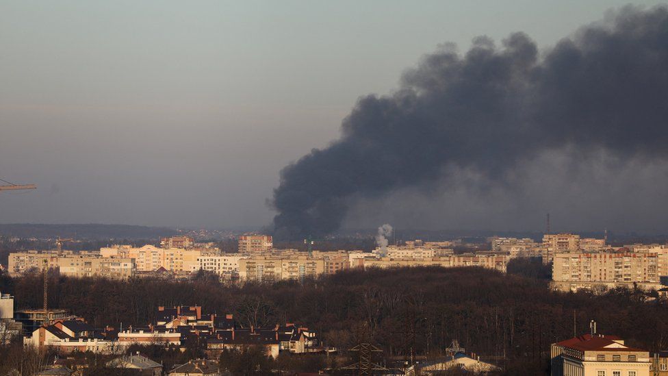 Ουκρανία: Νέες εκρήξεις με τραυματίες στο Λβιβ – Βομβαρδισμοί κοντά στο Κίεβο, σειρήνες στην Οδησσό