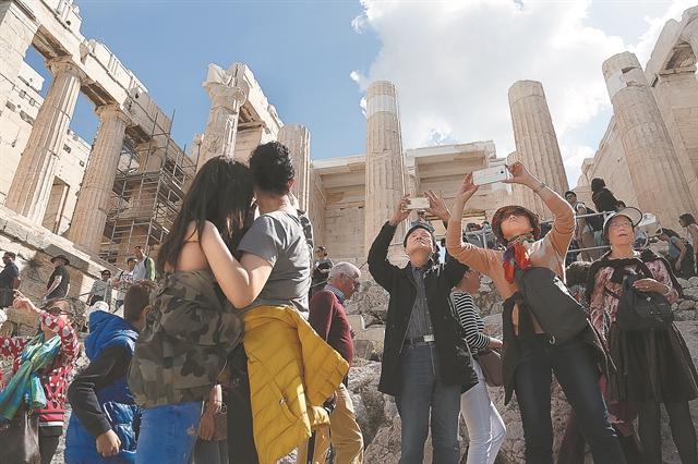 Easter holidays: Tourists “invade” Athens  – The most… open-handed travellers