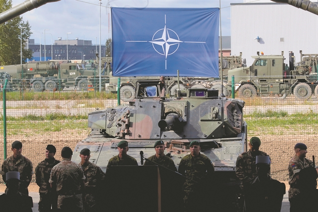 Πόλεμος στην Ουκρανία: Το νέο αμυντικό δόγμα ΝΑΤΟ-Ευρώπης – Τι περιλαμβάνει το κείμενο «Στρατηγική Πυξίδα»