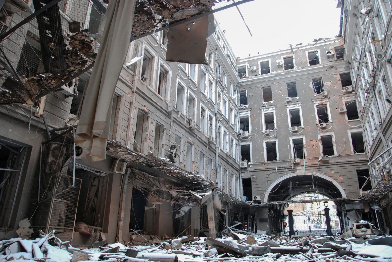Ουκρανία: Βομβαρδισμοί σε Κίεβο, Χάρκοβο, Μαριούπολη
