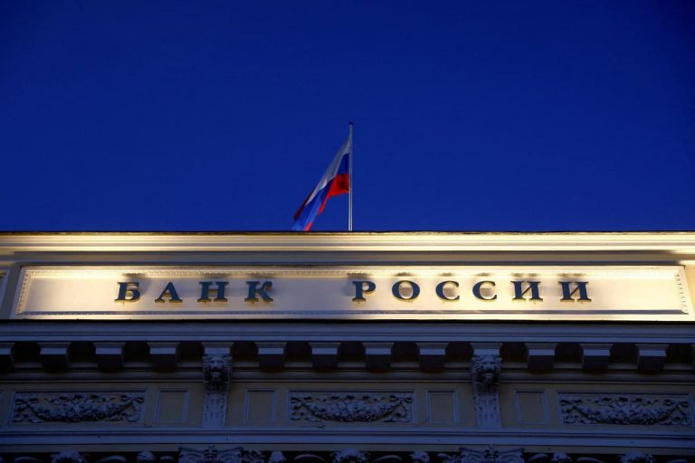 Ρωσία: Προμήθεια 30% στις αγορές ξένου συναλλάγματος από ιδιώτες επέβαλε η κεντρική τράπεζα
