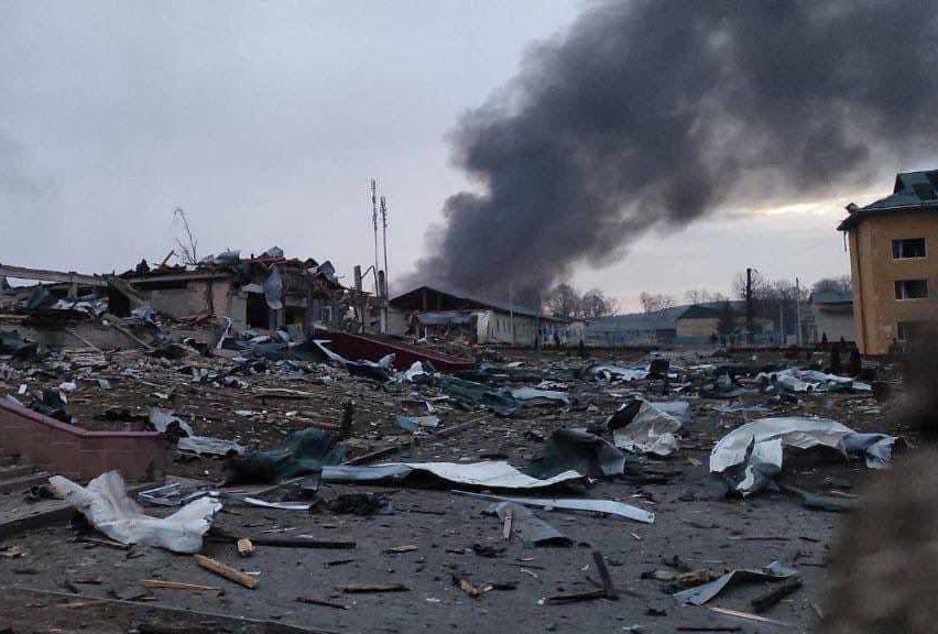 Λβιβ: Αναφορές για 35 νεκρούς και εκατοντάδες τραυματίες από τους ρωσικούς βομβαρδισμούς