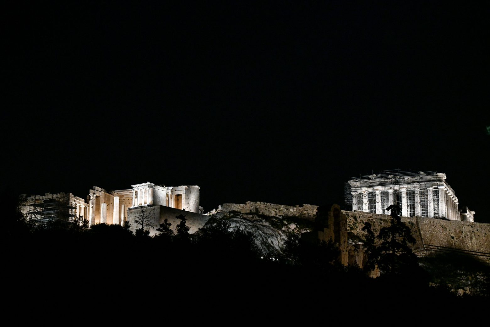 Ακρόπολη: Έσβησαν τα φώτα για την «Ώρα της Γης»