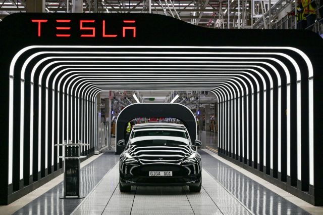Tesla: Πανηγυρικά εγκαίνια για το πρώτο μέγα εργοστάσιο της στη Γερμανία – Τι σηματοδοτεί για την ηλεκτροκίνηση στην Ευρώπη