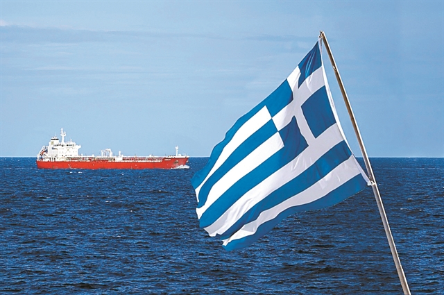 ΕΕΝΜΑ: Καμπανάκι για εγκλωβισμό πληρωμάτων ελληνόκτητων πλοίων στην εμπόλεμη ζώνη της Ουκρανίας