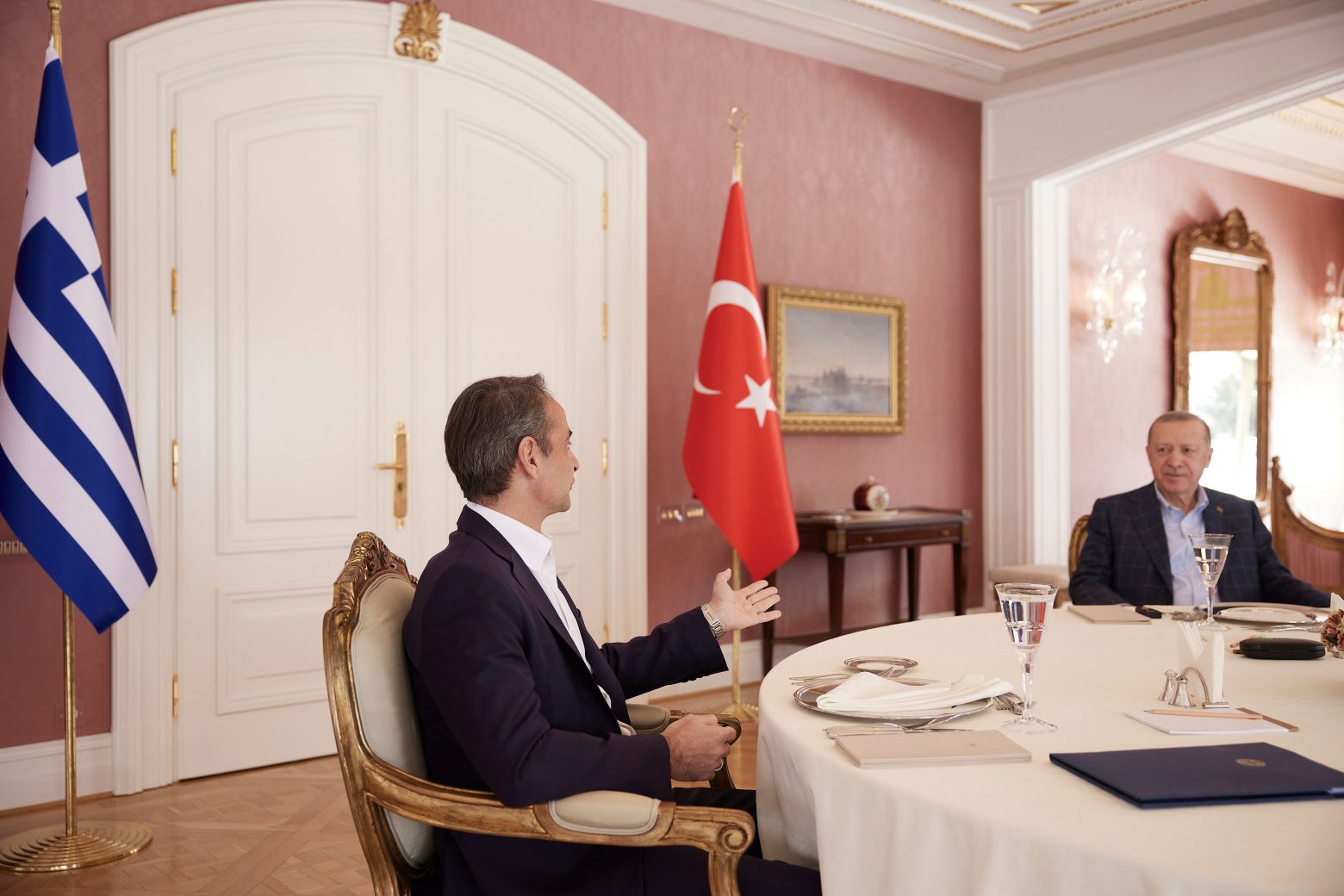 Υπάρχουν περιθώρια διαλόγου με την Τουρκία; Πού συμφωνούν και πού διαφωνούν Μητσοτάκης, Τσίπρας και Ανδρουλάκης