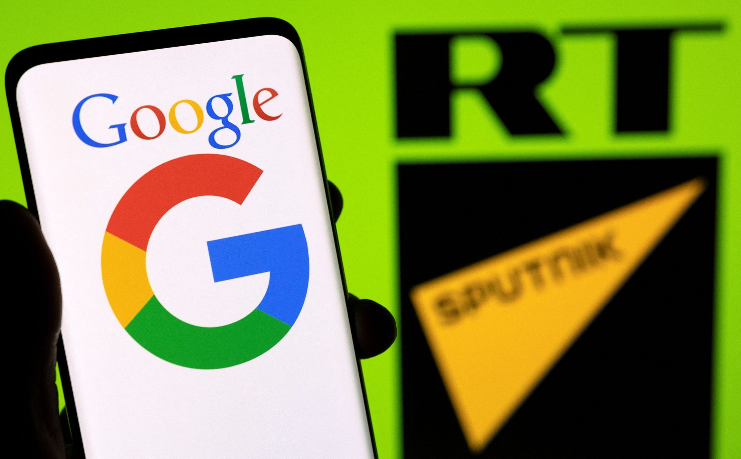 Google: «Μπλόκαρε» τη λήψη των RT και Sputnik στην Ευρώπη