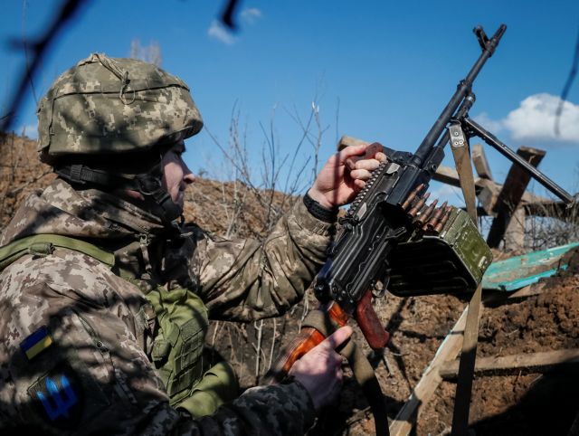 Δημοσκόπηση: Τι λένε οι πολίτες για την αποστολή όπλων στην Ουκρανία – Ανησυχία για Τουρκία