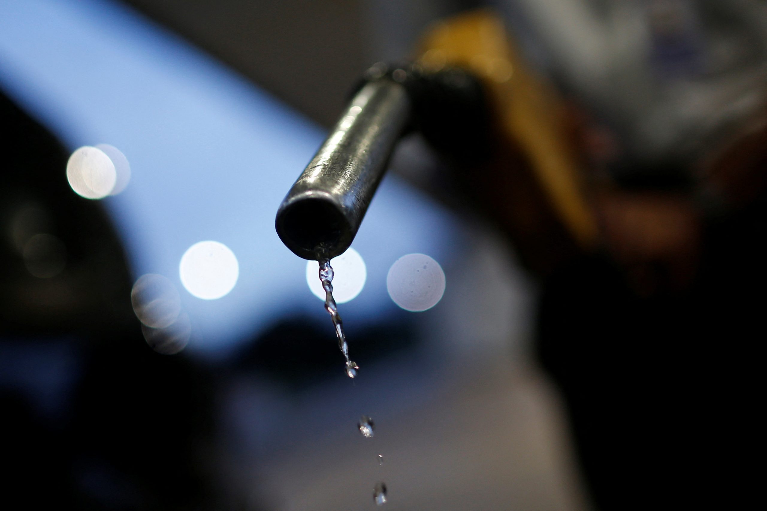 Ελλείψεις σε πετρέλαιο προσεχώς, αυξήσεις στην τιμή βενζίνης