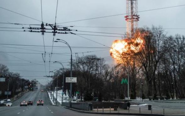 Κίεβο: Τουλάχιστον 5 νεκροί από τον βομβαρδισμό στον πύργο τηλεπικοινωνιών