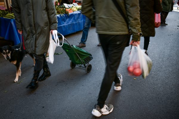 Θεσσαλονίκη: Κατασχέθηκαν εκατοντάδες απομιμητικά προϊόντα σε λαϊκή