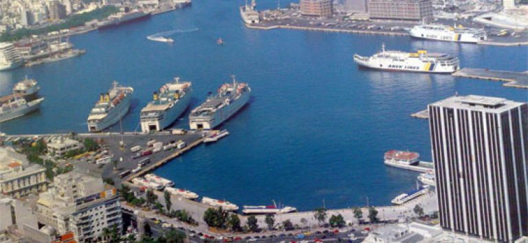 ΕΒΕΠ: «Αποκομμένο σιδηροδρομικά το λιμάνι του Πειραιά»