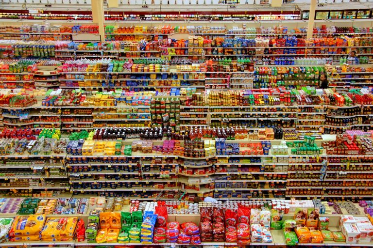 Ακρίβεια: «Στροφή» των καταναλωτών σε προσφορές και ιδιωτικής ετικέτας προϊόντα