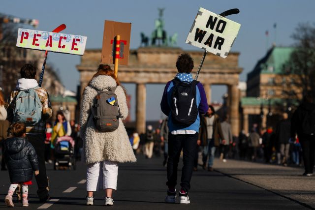 «Σταματήστε τον πόλεμο» λένε οι Γερμανοί στους δρόμους