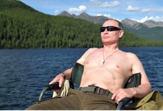 O… γυμνόστηθος Πούτιν τα βάζει με τη λογοκρισία