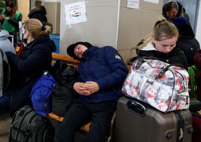 Ουκρανία: Ξεπέρασαν τα 3 εκατ. οι πρόσφυγες – Υψηλότερη από την αναμενόμενη η ροή