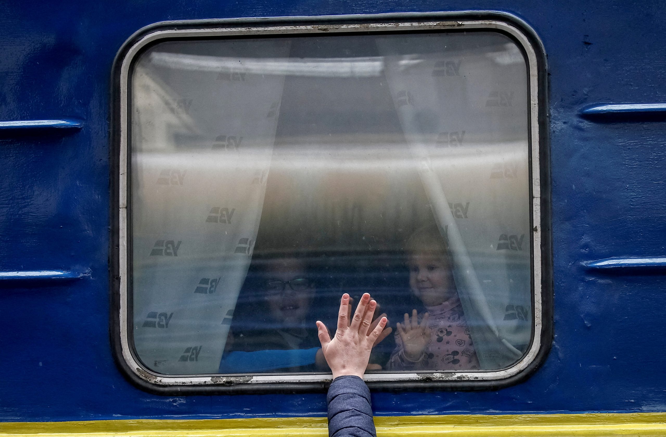 Πόλεμος στην Ουκρανία LIVE: Πάνω από 1.000.000 πρόσφυγες – Νύχτα βομβαρδισμών ξανά στο Κίεβο