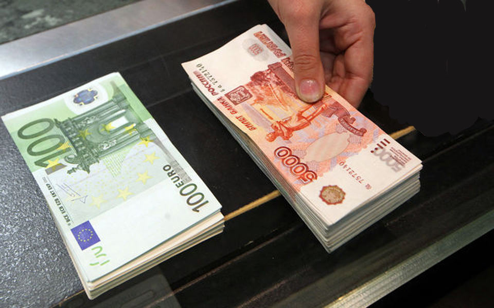 Ρωσία: Προσφέρει ρούβλια για την επαναγορά ευρωομολόγου