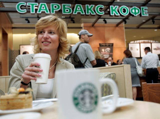 Starbucks: Αποζημιώνουν με 25,6 εκατ. δολ. μια μάνατζερ που απολύθηκε επειδή είναι… λευκή