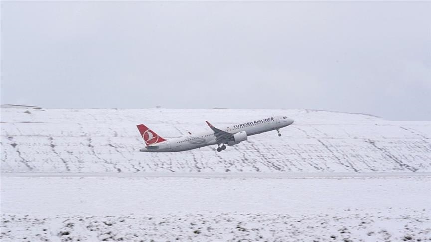 Turkish Airlines: Ακύρωσε 407 πτήσεις λόγω χιονόπτωσης στην Κωνσταντινούπολη [Video]