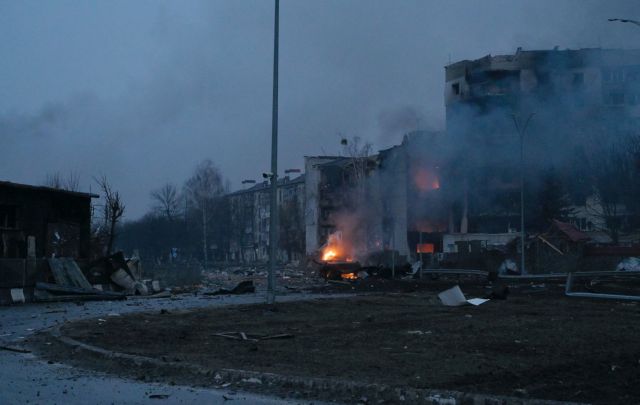 LIVE: Οι Ρώσοι σφυροκοπούν ουκρανικές πόλεις-κλειδιά – Σφοδρές μάχες εν όψει διαπραγμάτευσης
