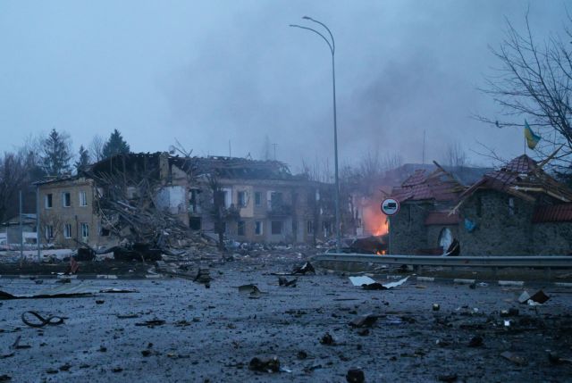 Ουκρανία: Νύχτα βομβαρδισμών εν αναμονή διαπραγματεύσεων