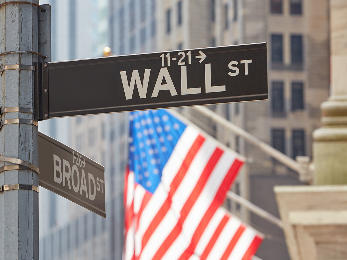 Wall Street: Έκλεισε τη χειρότερη χρονιά της 14ετίας