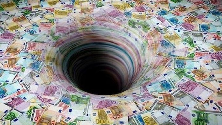 Ευρωζώνη: Χαλαρώνει η μέγγενη του χρέους