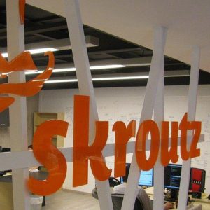 Skroutz: Στο μικροσκόπιο της Επιτροπής Ανταγωνισμού για πιθανή κατάχρηση δεσπόζουσας θέσης