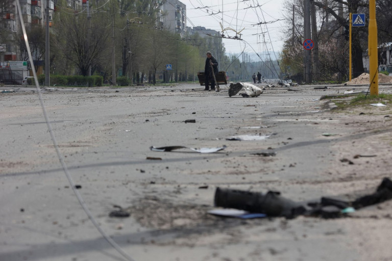 Πόλεμος στην Ουκρανία: Επιθέσεις σε σιδηροδρομικούς σταθμούς – Αναφορές για θύματα