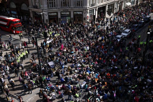 Βρετανία «Έκλεισε» το κέντρο του Λονδίνου από την τεράστια διαδήλωση κατά των ορυκτών καυσίμων