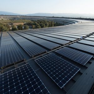 ΗΠΑ: Η κυβέρνηση Τραμπ απειλεί επενδύσεις 121 δισ. δολαρίων σε αιολική και ηλιακή ενέργεια