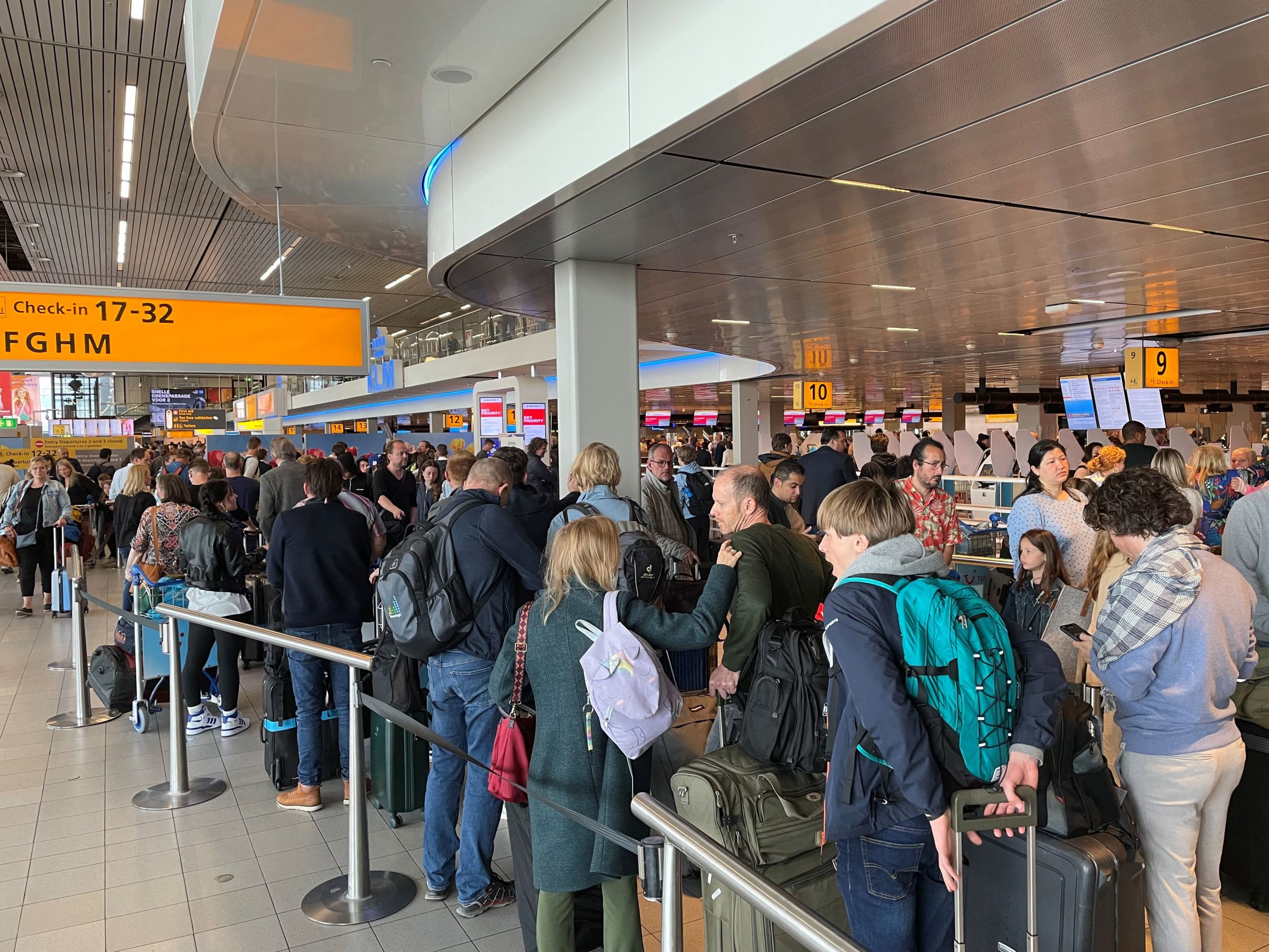 Ολλανδία: Γεμάτο το Schiphol – Η KLM ακυρώνει δεκάδες πτήσεις