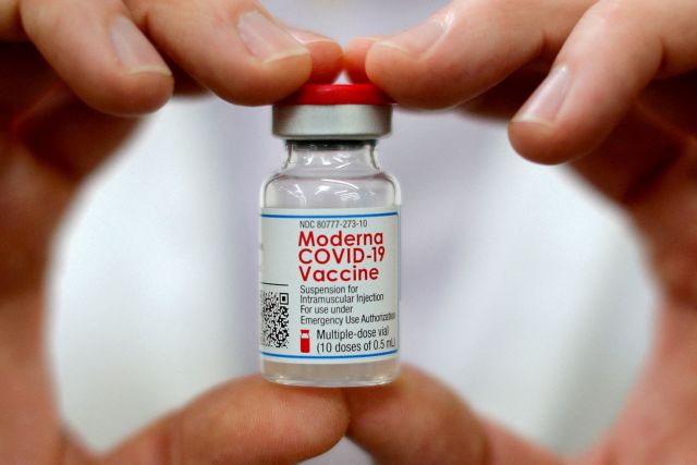 Κορωνοϊός: Η Moderna αποσύρει χιλιάδες δόσεις εμβολίων λόγω επιμολυσμένου φιαλιδίου