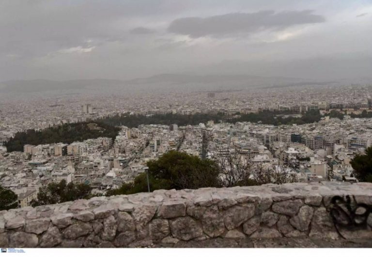 Καιρός: Μεταφορά σκόνης και λασποβροχές