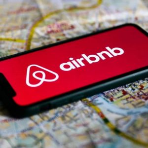 Airbnb: Εκτοξεύτηκαν κατά 60% οι βραχυχρόνιες μισθώσεις στην Ελλάδα τον Φεβρουάριο