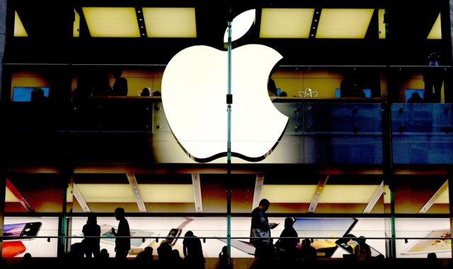 Apple: Αυξάνει το ωρομίσθιο – «Ασύμφορη» η συλλογική διαπραγμάτευση, προειδοποιεί τους υπαλλήλους