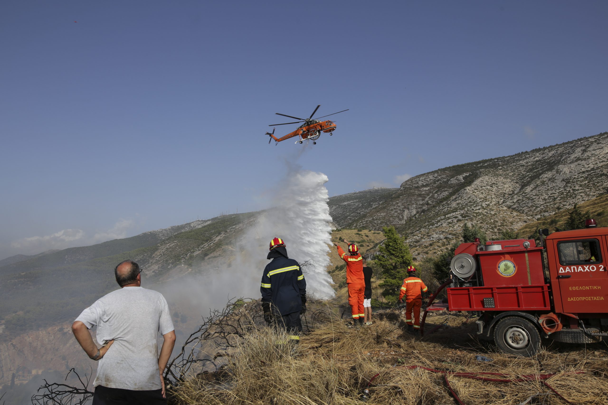 No active fire fronts in Penteli, Megara and Salamina
