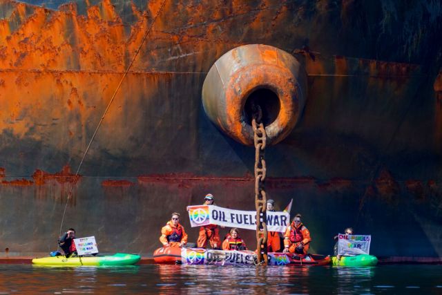 Νορβηγία: Κινητοποίηση της Greenpeace μπλοκάρει ρωσικό τάνκερ